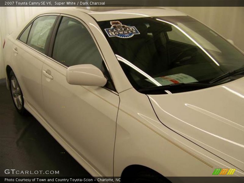 Super White / Dark Charcoal 2007 Toyota Camry SE V6
