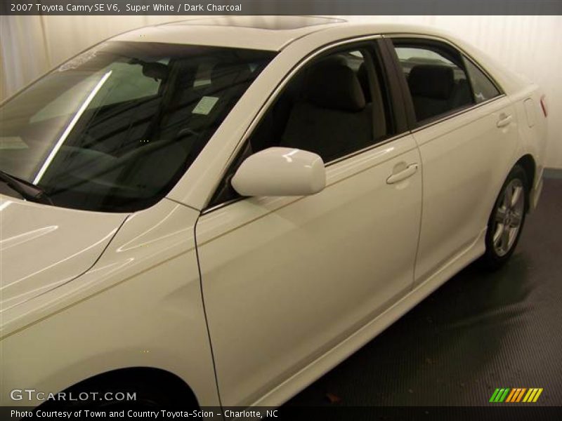Super White / Dark Charcoal 2007 Toyota Camry SE V6