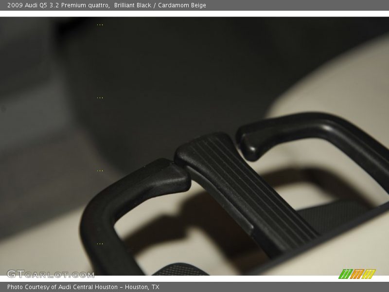 Brilliant Black / Cardamom Beige 2009 Audi Q5 3.2 Premium quattro