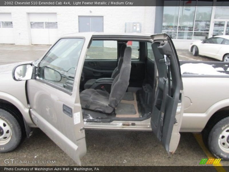 Light Pewter Metallic / Medium Gray 2002 Chevrolet S10 Extended Cab 4x4