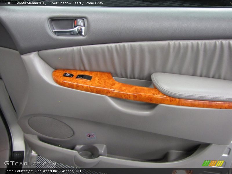 Silver Shadow Pearl / Stone Gray 2006 Toyota Sienna XLE