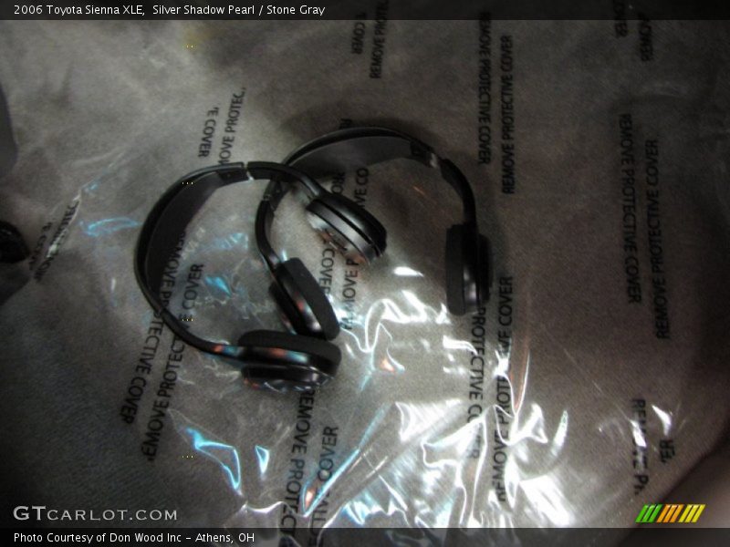 Silver Shadow Pearl / Stone Gray 2006 Toyota Sienna XLE