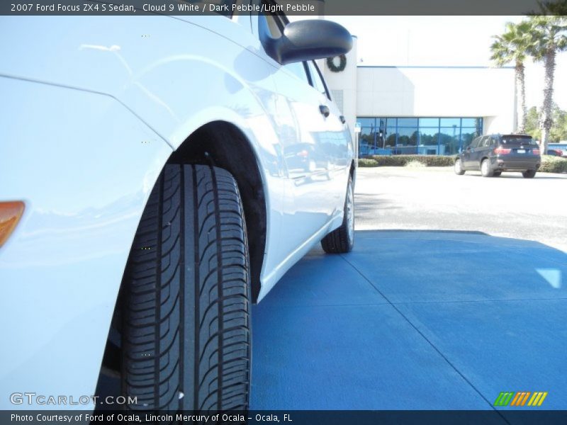 Cloud 9 White / Dark Pebble/Light Pebble 2007 Ford Focus ZX4 S Sedan
