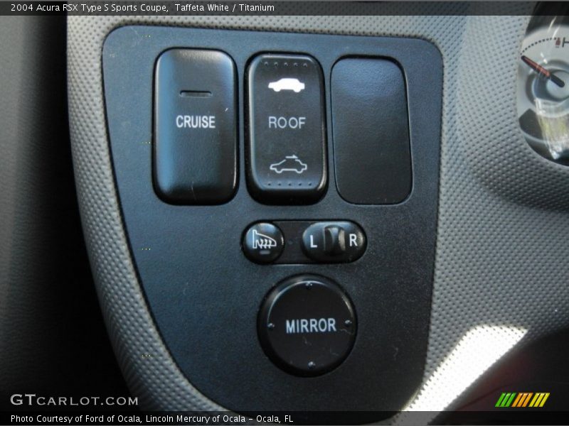 Controls of 2004 RSX Type S Sports Coupe