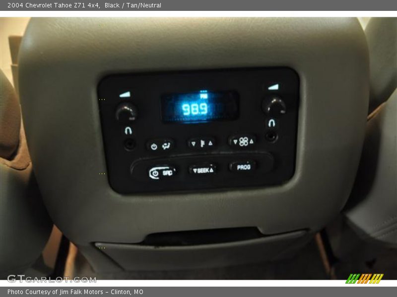 Controls of 2004 Tahoe Z71 4x4