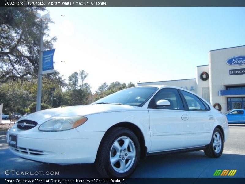 Vibrant White / Medium Graphite 2002 Ford Taurus SES