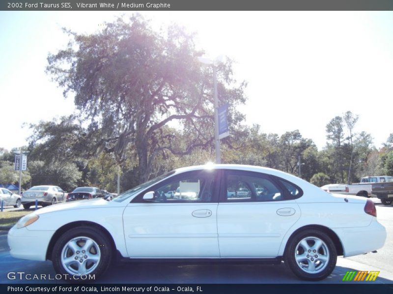 Vibrant White / Medium Graphite 2002 Ford Taurus SES