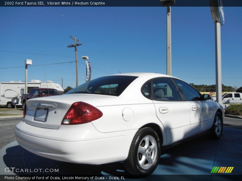 Vibrant White / Medium Graphite 2002 Ford Taurus SES