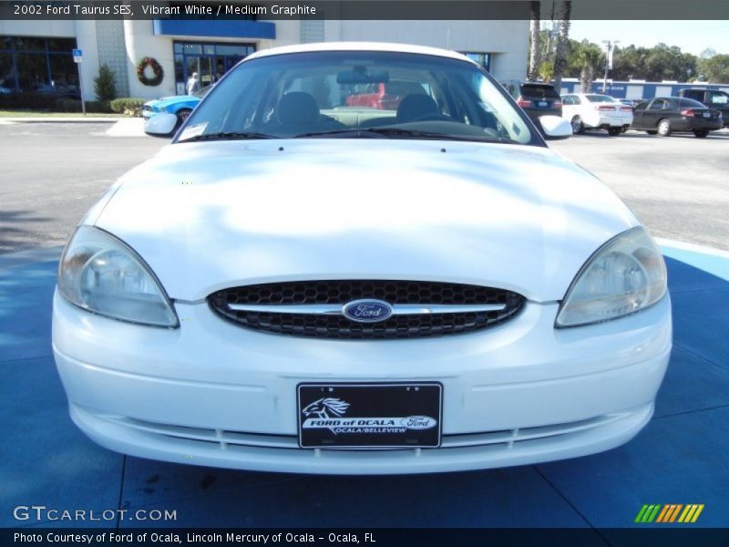 Vibrant White / Medium Graphite 2002 Ford Taurus SES