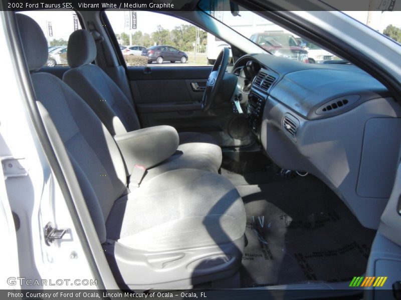Vibrant White / Medium Graphite 2002 Ford Taurus SES