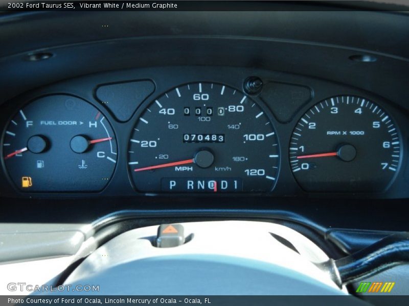 Vibrant White / Medium Graphite 2002 Ford Taurus SES