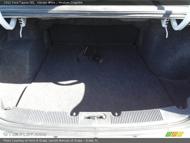 Vibrant White / Medium Graphite 2002 Ford Taurus SES