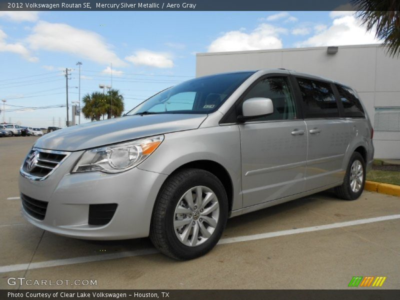 Front 3/4 View of 2012 Routan SE