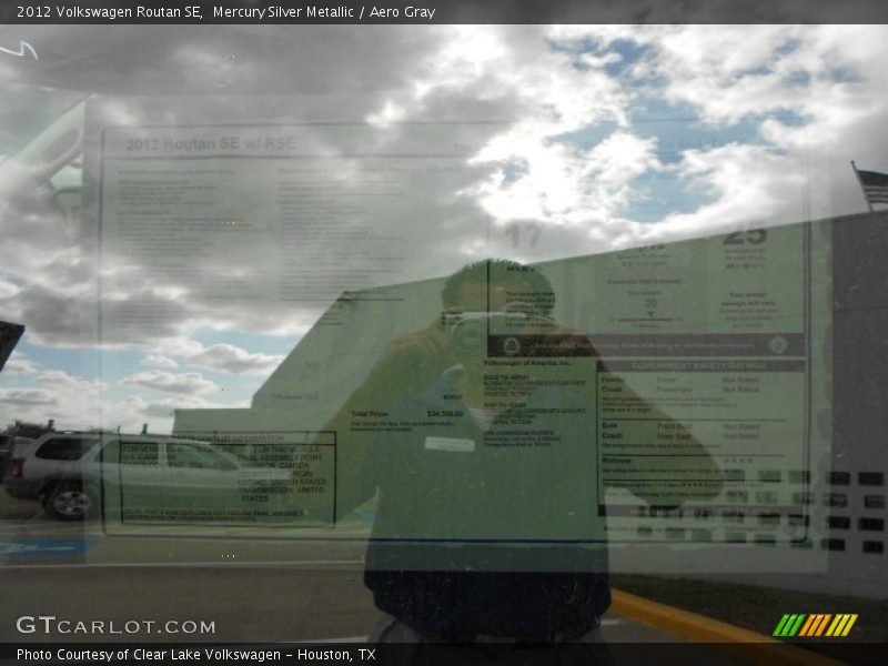 Mercury Silver Metallic / Aero Gray 2012 Volkswagen Routan SE
