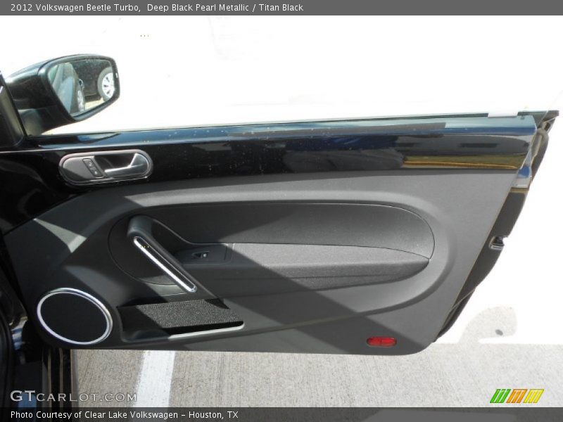 Deep Black Pearl Metallic / Titan Black 2012 Volkswagen Beetle Turbo