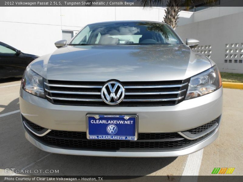 Tungsten Silver Metallic / Cornsilk Beige 2012 Volkswagen Passat 2.5L S