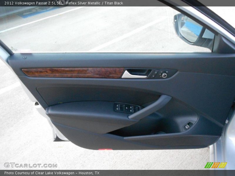 Reflex Silver Metallic / Titan Black 2012 Volkswagen Passat 2.5L SEL