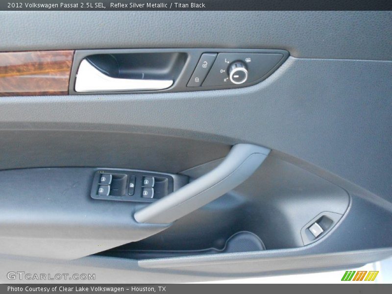 Reflex Silver Metallic / Titan Black 2012 Volkswagen Passat 2.5L SEL