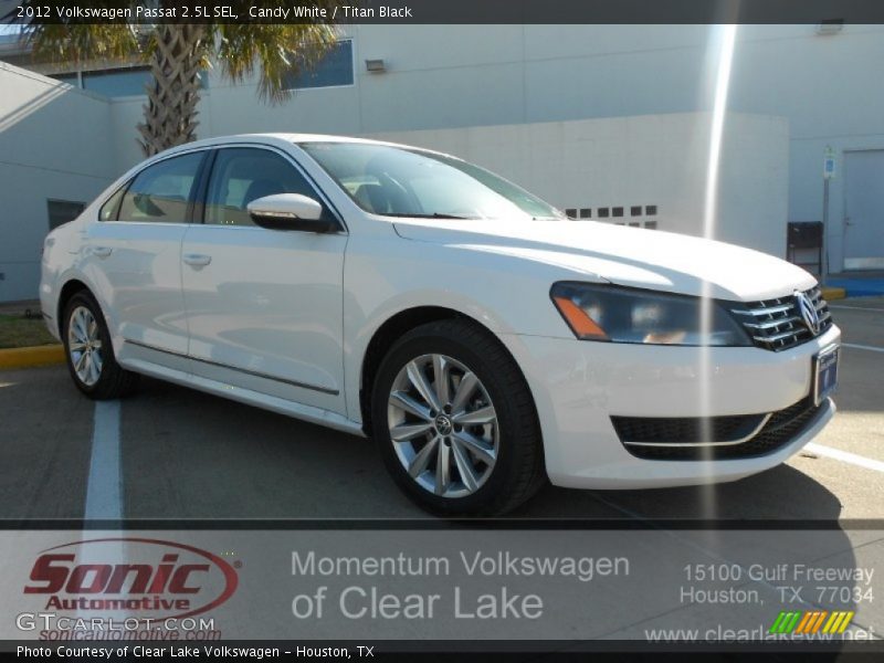 Candy White / Titan Black 2012 Volkswagen Passat 2.5L SEL