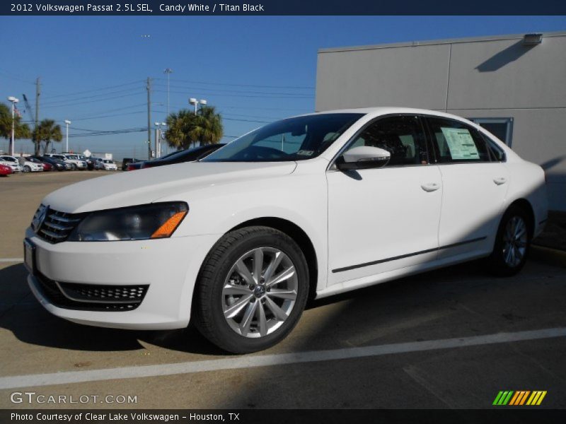 Candy White / Titan Black 2012 Volkswagen Passat 2.5L SEL