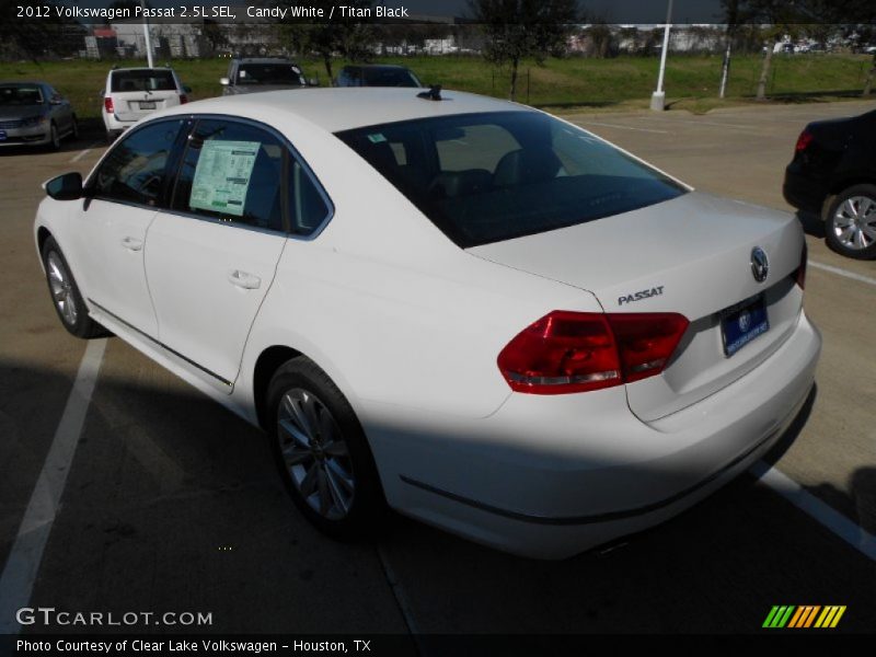 Candy White / Titan Black 2012 Volkswagen Passat 2.5L SEL