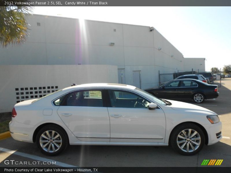 Candy White / Titan Black 2012 Volkswagen Passat 2.5L SEL