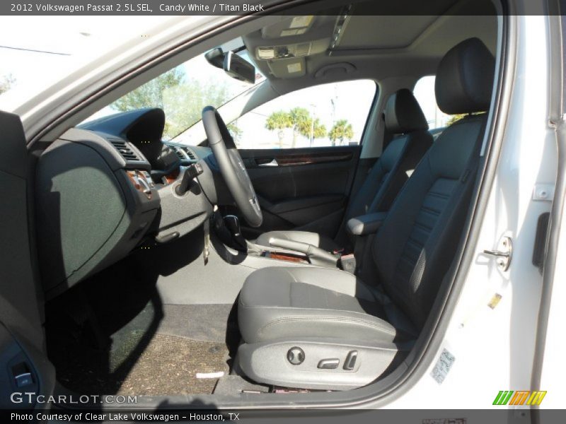 Candy White / Titan Black 2012 Volkswagen Passat 2.5L SEL