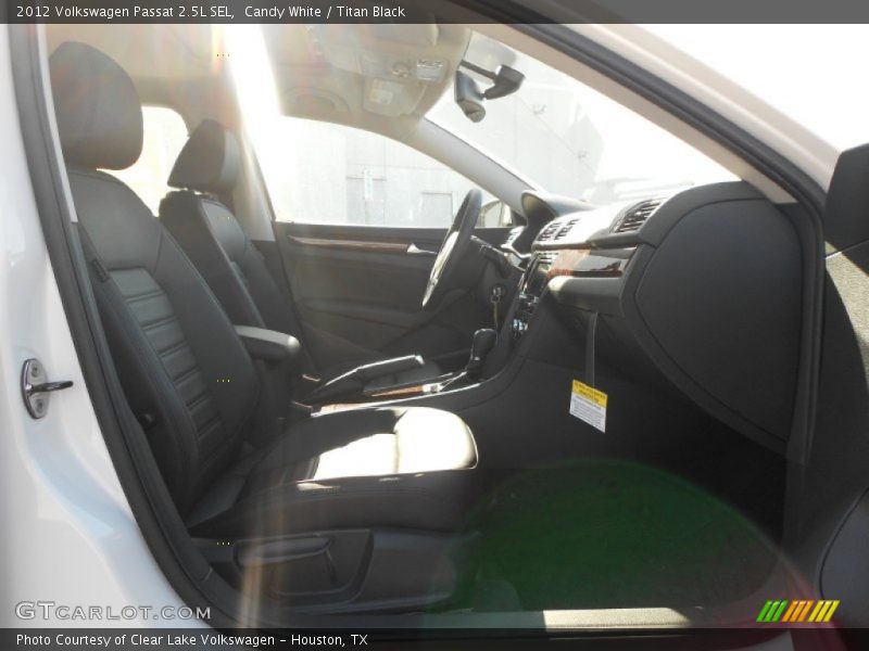 Candy White / Titan Black 2012 Volkswagen Passat 2.5L SEL