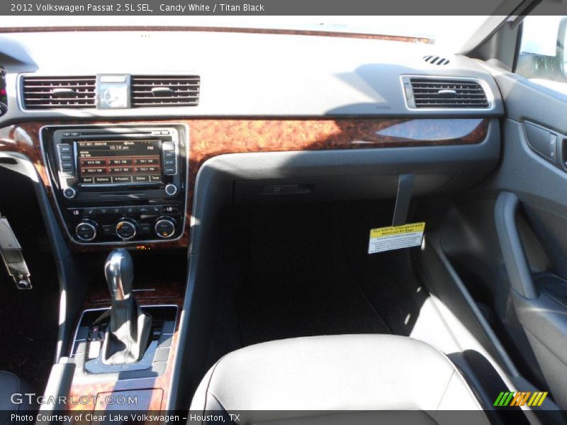 Candy White / Titan Black 2012 Volkswagen Passat 2.5L SEL