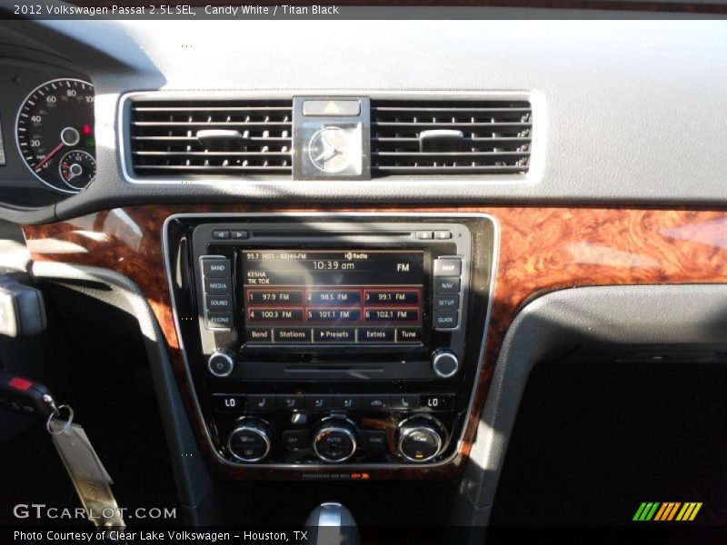 Candy White / Titan Black 2012 Volkswagen Passat 2.5L SEL