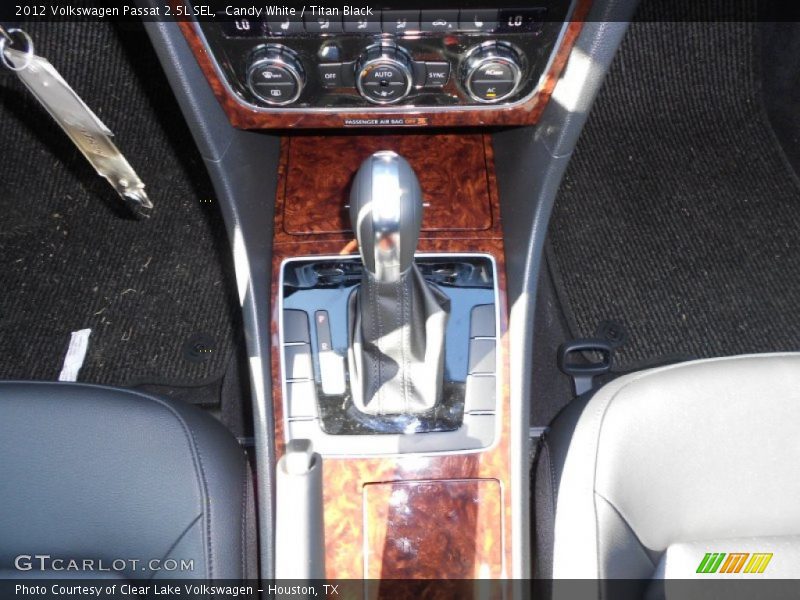 Candy White / Titan Black 2012 Volkswagen Passat 2.5L SEL