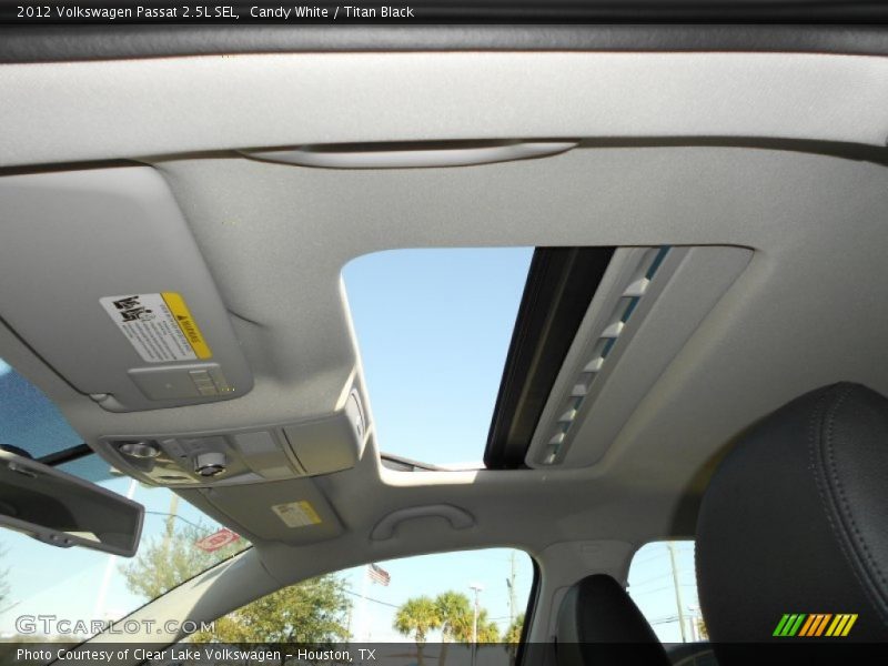 Candy White / Titan Black 2012 Volkswagen Passat 2.5L SEL