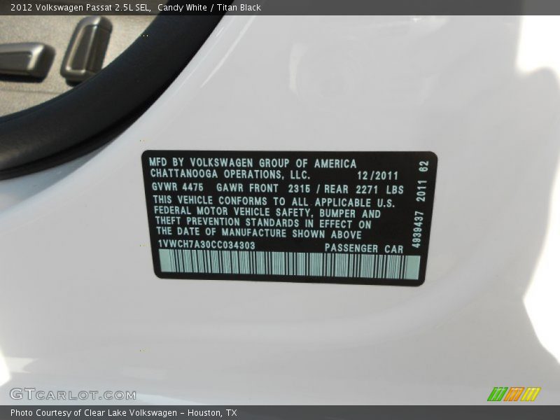 Candy White / Titan Black 2012 Volkswagen Passat 2.5L SEL