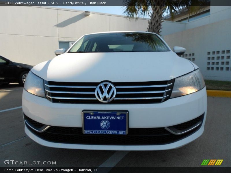 Candy White / Titan Black 2012 Volkswagen Passat 2.5L SE