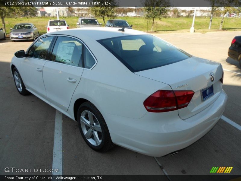 Candy White / Titan Black 2012 Volkswagen Passat 2.5L SE