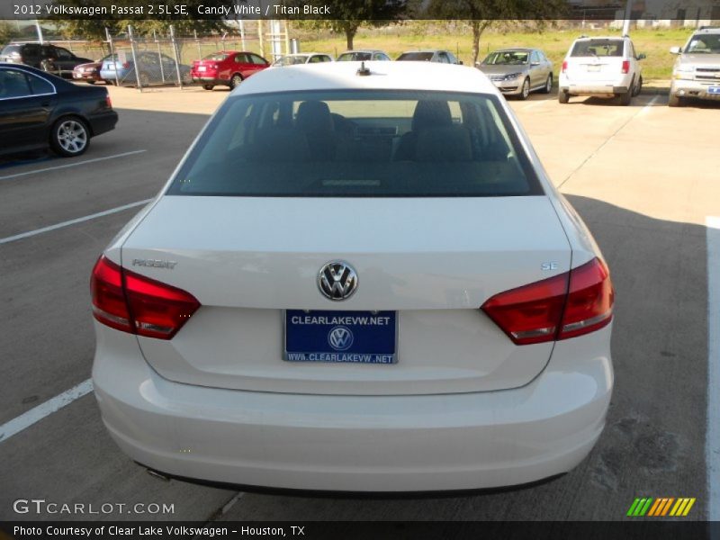 Candy White / Titan Black 2012 Volkswagen Passat 2.5L SE