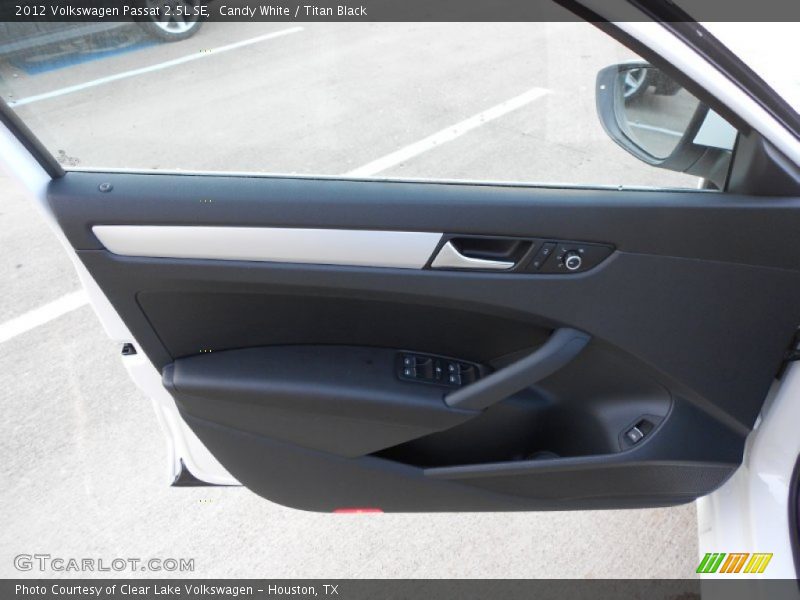 Candy White / Titan Black 2012 Volkswagen Passat 2.5L SE