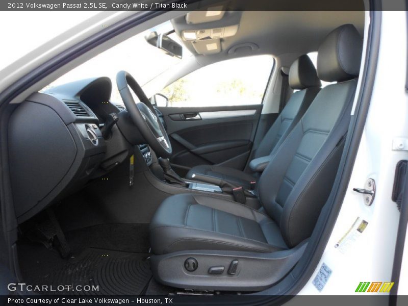 Candy White / Titan Black 2012 Volkswagen Passat 2.5L SE