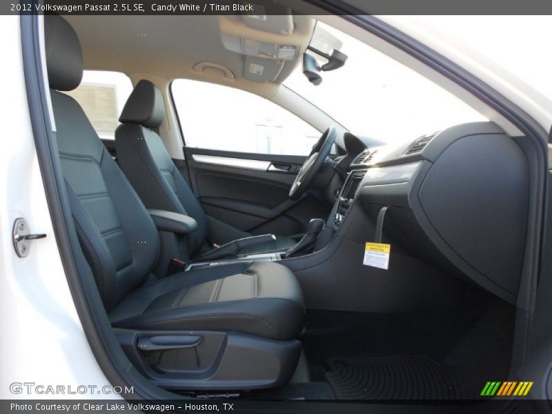 Candy White / Titan Black 2012 Volkswagen Passat 2.5L SE