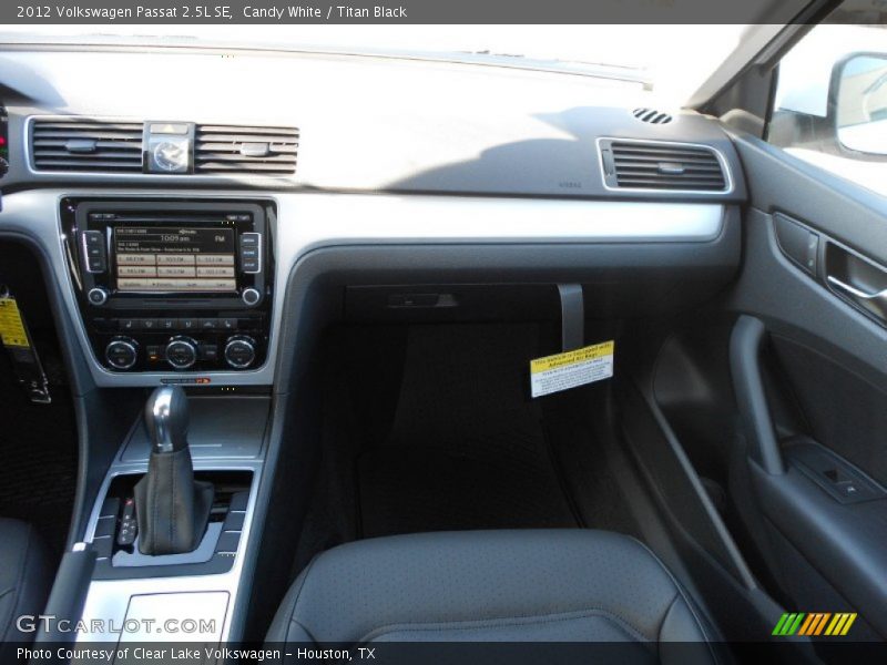 Candy White / Titan Black 2012 Volkswagen Passat 2.5L SE