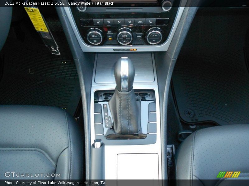 Candy White / Titan Black 2012 Volkswagen Passat 2.5L SE