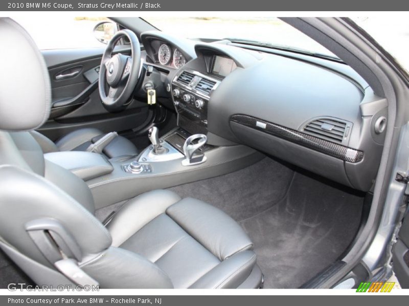 Dashboard of 2010 M6 Coupe