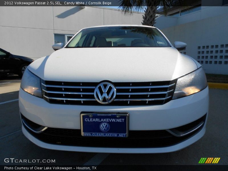 Candy White / Cornsilk Beige 2012 Volkswagen Passat 2.5L SEL