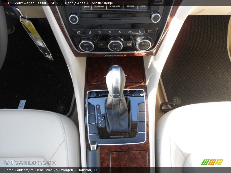 Candy White / Cornsilk Beige 2012 Volkswagen Passat 2.5L SEL