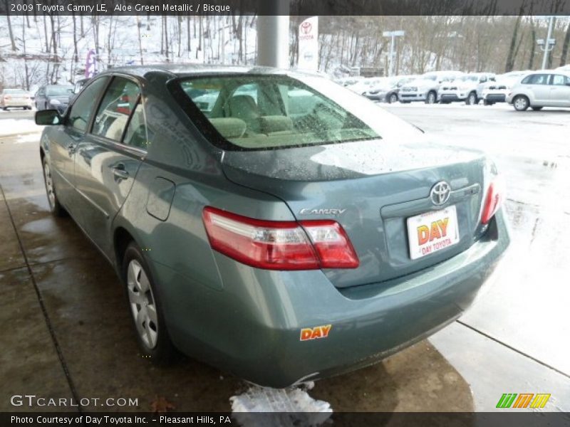 Aloe Green Metallic / Bisque 2009 Toyota Camry LE