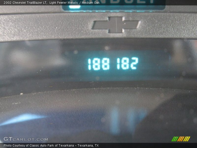 Light Pewter Metallic / Medium Oak 2002 Chevrolet TrailBlazer LT