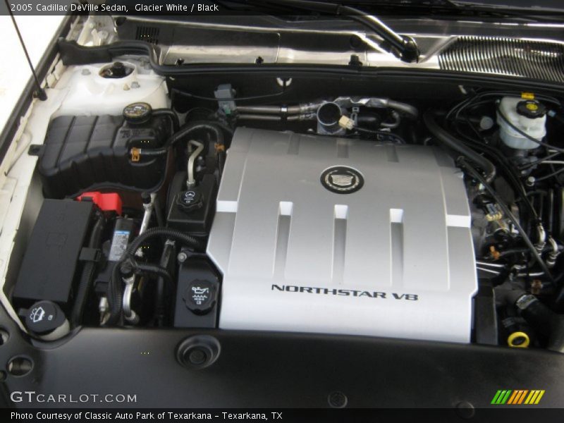 Glacier White / Black 2005 Cadillac DeVille Sedan