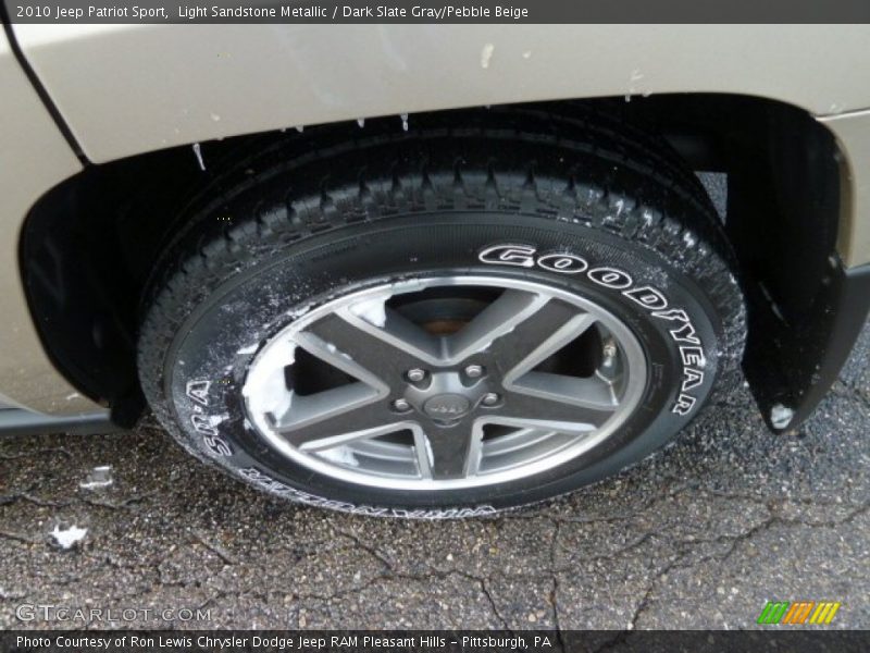 Light Sandstone Metallic / Dark Slate Gray/Pebble Beige 2010 Jeep Patriot Sport