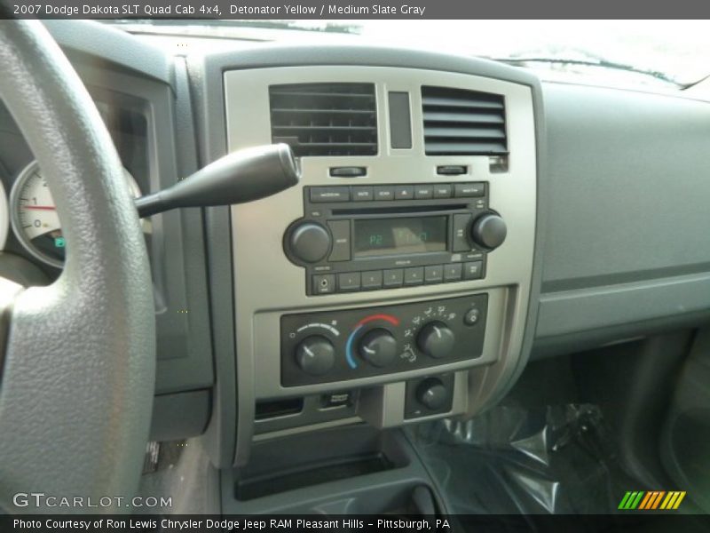 Controls of 2007 Dakota SLT Quad Cab 4x4