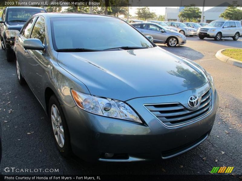 Aloe Green Metallic / Bisque 2009 Toyota Camry XLE